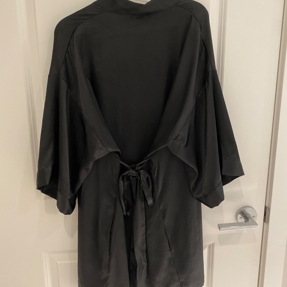 VS Satin Robe - Picture 3 of 4